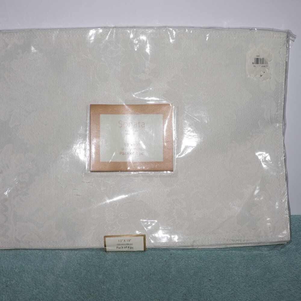 New Sonata 4 Placemats Set New/Sealed  13"X19" Ivory